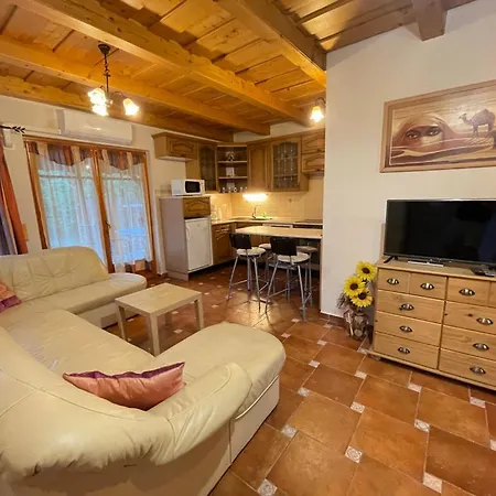 Toelgyfa Apartman * Balatonkeresztur