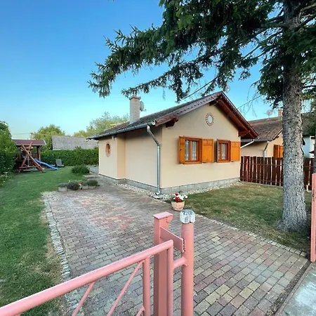 Toelgyfa Apartman Apartment Balatonkeresztur