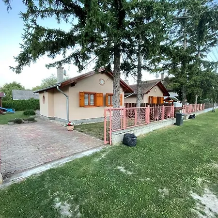 Toelgyfa Apartman Apartment